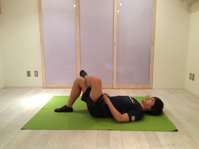 腰痛ストレッチ臀部1
