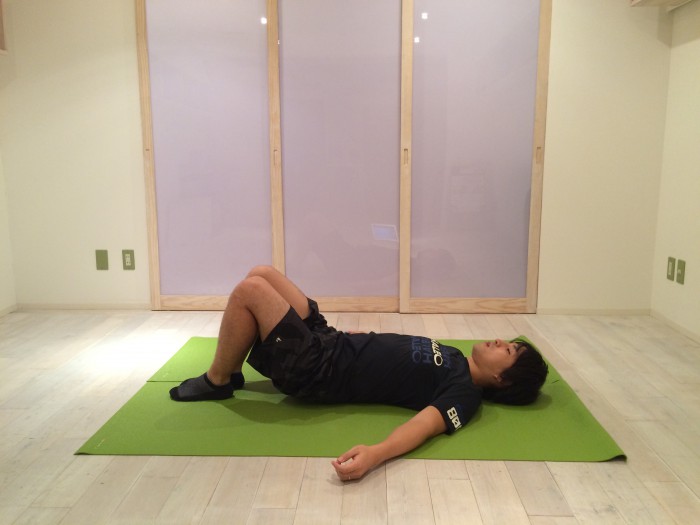腰痛ストレッチ腰1